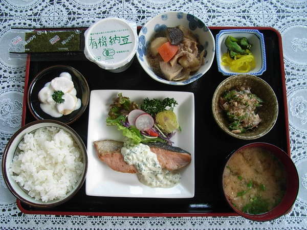 朝食(和食)納豆やのりもついてご飯のお代わりもできます