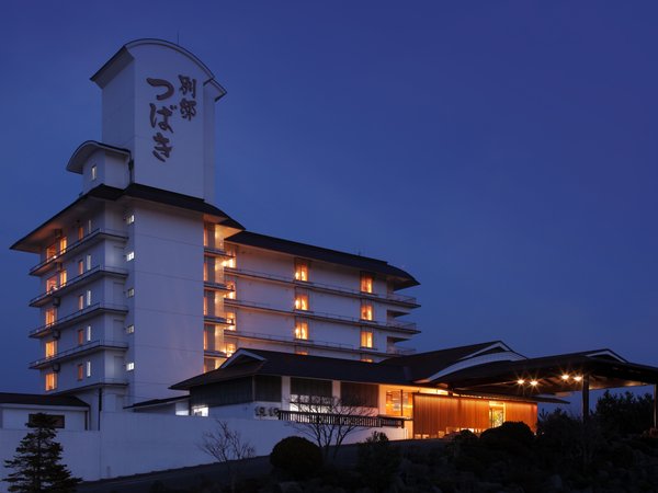 夜景の「男鹿温泉 結いの宿 別邸つばき」