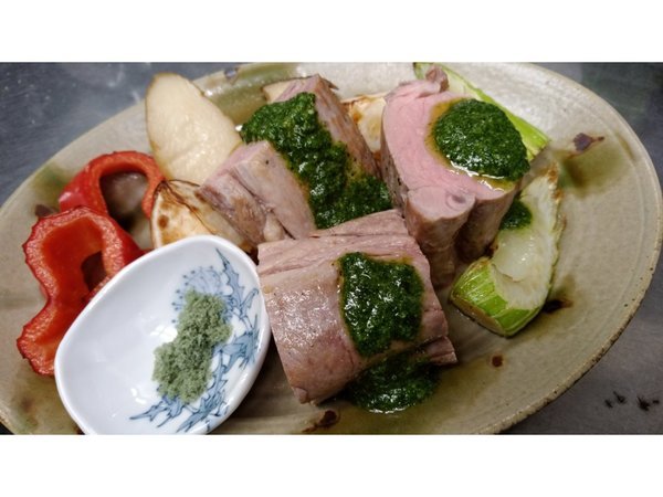 名物無国籍大皿料理国産豚ひれ肉のローストポーク