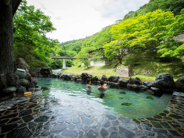 新緑の中でのご入浴お楽しみください