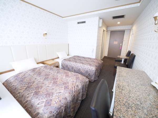スタンダードツイン☆21平米のお部屋に110センチ幅のベッド2台を設置しております。