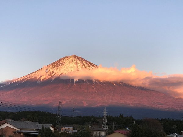 大広間から撮った赤富士