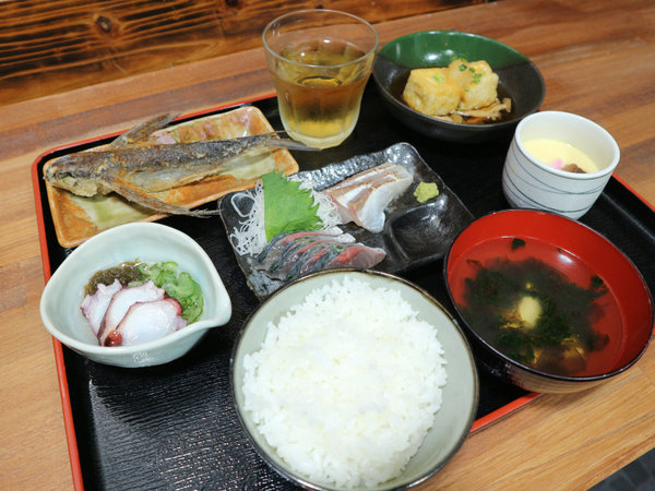 *【夕食一例】屋久島の郷土料理を取り入れた主人手作りの料理