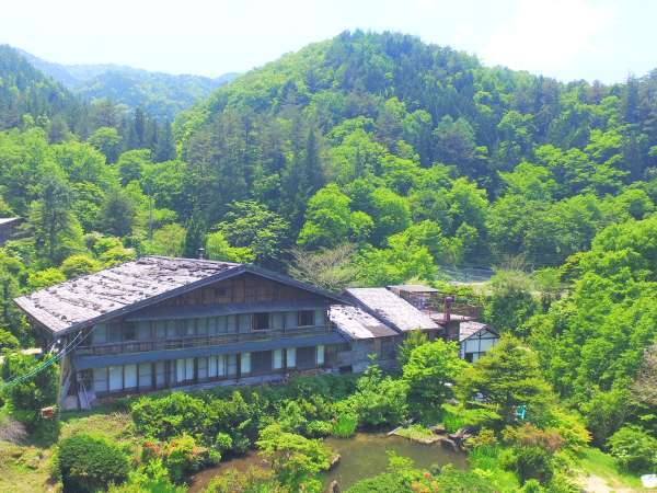 木曽の自然に囲まれた当館