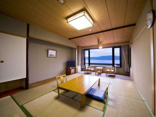 【東館和室】琵琶湖を望むトイレ付１０畳和室