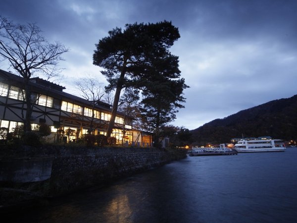 旧外国大使別荘跡 湖上苑の写真その1