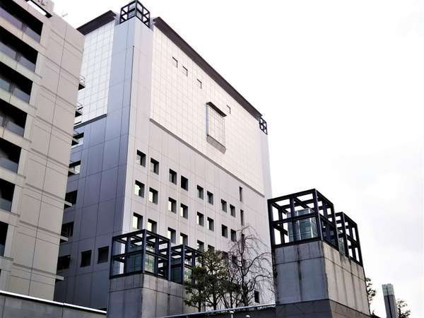 ホテルプリムローズ大阪は警察共済組合運営の宿泊施設です。近隣には大阪府警察本部があります。