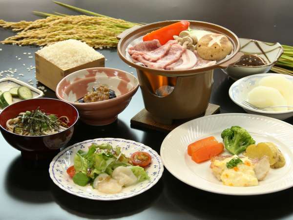 豚肉陶板焼きがメインの夕食一例。