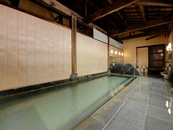 *大浴場(塩殿様)/源泉かけ流し100％の天然温泉。体の芯からポカポカに温まる“塩湯”で癒しを