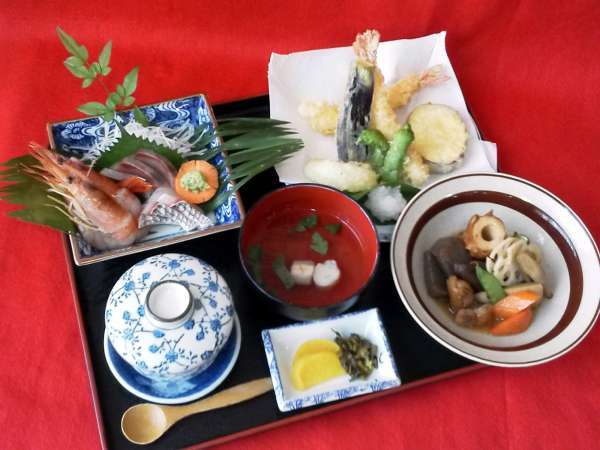 *【夕食一例】優しい味付けの手作り日替わり定食