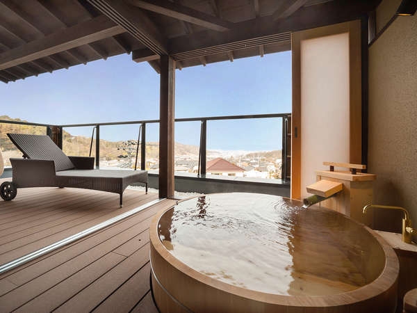 ■展望露天風呂付き特別室12畳+ツイン 檜風呂とサンデッキがございます