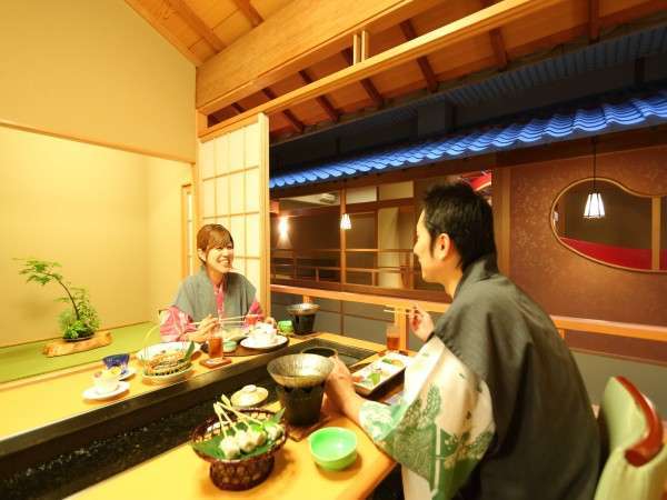 お食事処は食卓の中央を温泉湧き出る【温泉卓】へご案内致します(画像は一例)。