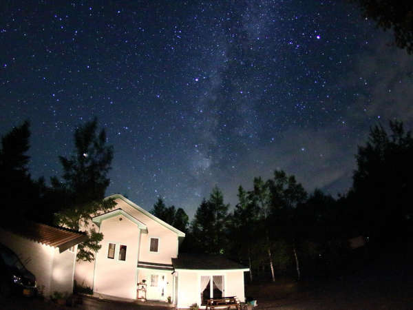 *[庭から見える星空]条件のいい夜にはご希望の方に星座をご案内しています。