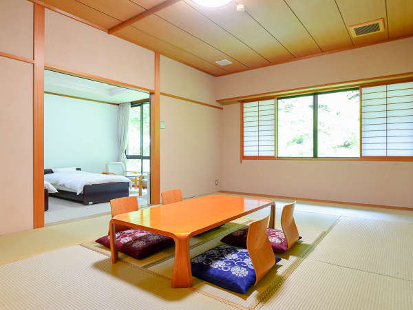 *和洋室／日本庭園を臨める特別室。広々としたお部屋で親子3世代のご利用にもピッタリ！