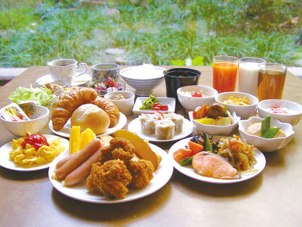 和洋２０種以上の無料朝食バイキングもお楽しみください♪