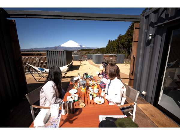 富士山を眺めながらの朝食は格別です