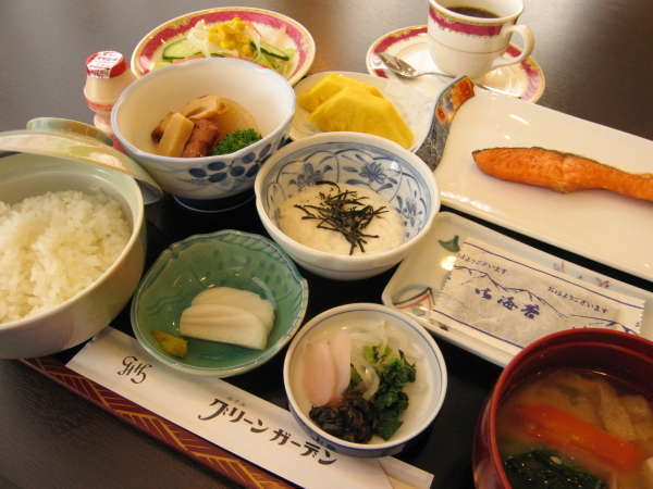 旬の食材で栄養バランスを考えた手作りの朝食