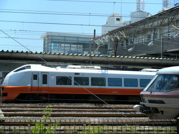 電車（駐車場から･･･こんなに近くからご覧頂けます）