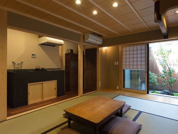 京都「八坂の塔」徒歩2分。「清水寺」「祇園」徒歩圏内。最大5名。自炊に最適なキッチン。