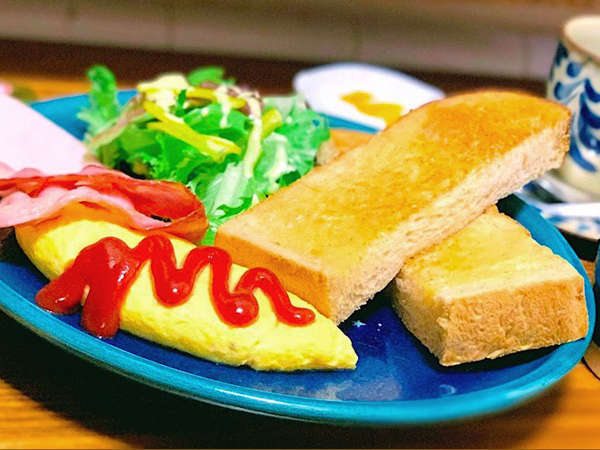 ・日替わり朝食／洋食：自家製パンなど彩り豊かなモーニング（一例）