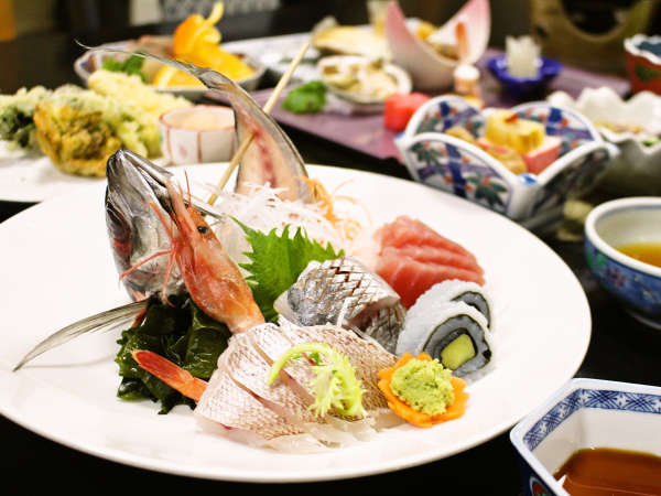 【ご夕食一例】／自然豊かな日本海で穫れた海鮮をご提供致します。