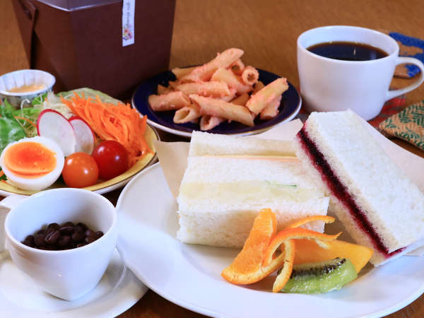 朝食　内容は日替わりで変わります。カフェの飲み物付き