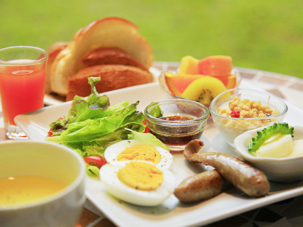 ■朝食■～洋食プレート～沖縄あぐー(豚)・やんばる卵・新鮮野菜など地元食材をふんだんに使った洋朝食