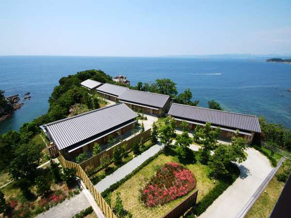 岬そのものが湯宿である海舟。数ある棟の中でも岬に一番近い【離れ】の光景です