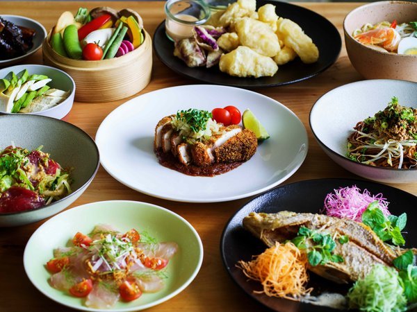 DINNER「沖縄 x オリエンタル」なシーフード料理を中心に日替わりにてご用意していおります