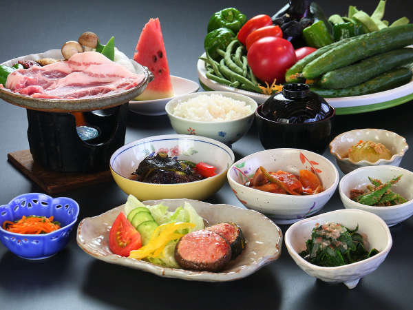 夕食◆自家製野菜と自家製米をふんだんに使ったご飯をお楽しみください。