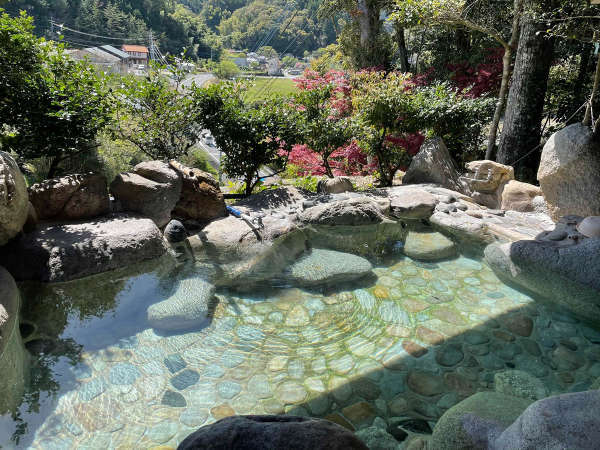 ・【岩風呂】目の前に広がる景色を眺めながらの入浴