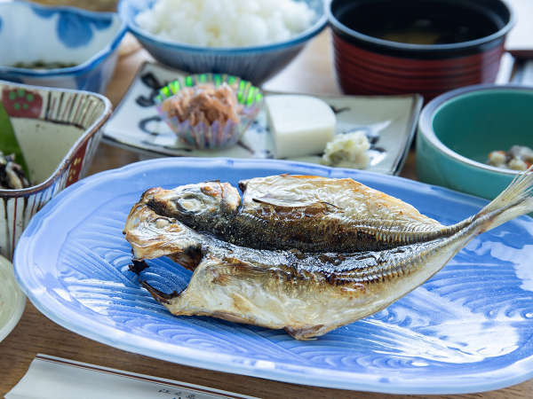 江の島の歴史を伝える宿　岩本楼本館のプラン「【朝食付】最終チェックイン21時。海の恵みいっぱいの朝食で元気な一日のスタート♪」