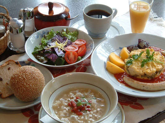 雪椿の朝食はとってもヘルシー＆ボリューム？金沢の旬を大切に野菜いっぱいのすべて手作りの朝食です。