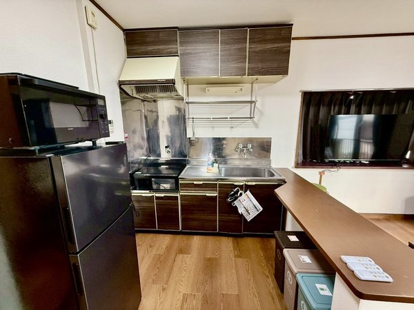 IH2口、冷蔵庫、オーブンレンジ、ケトル