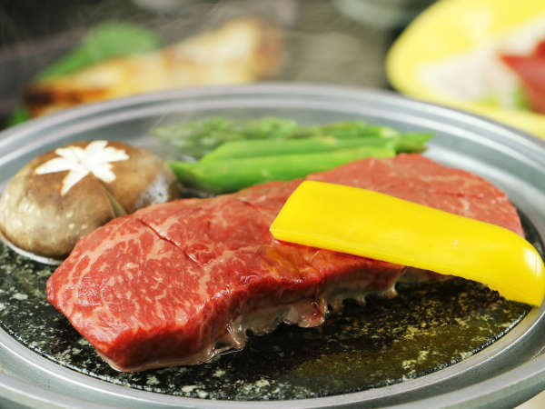 【岩手牛A4ランクのステーキ】はモモ肉を使用しているのでさっぱり食べられます♪