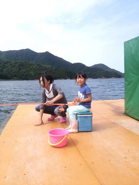 夏休みは子供に人気な魚釣り