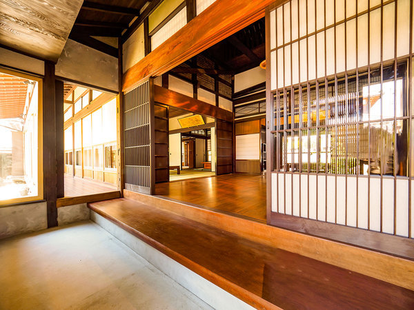 ・築130年の伝統的日本家屋をフルリフォームした快適な住空間