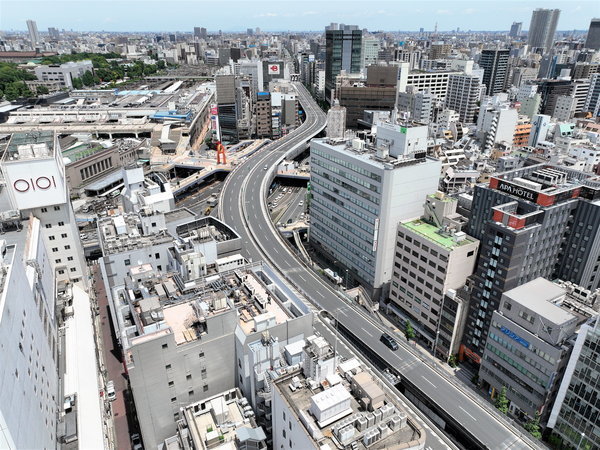 JR上野駅（広小路口）から徒歩3分。上野ペデストリアンデッキから昭和通りを渡ってお越しください。