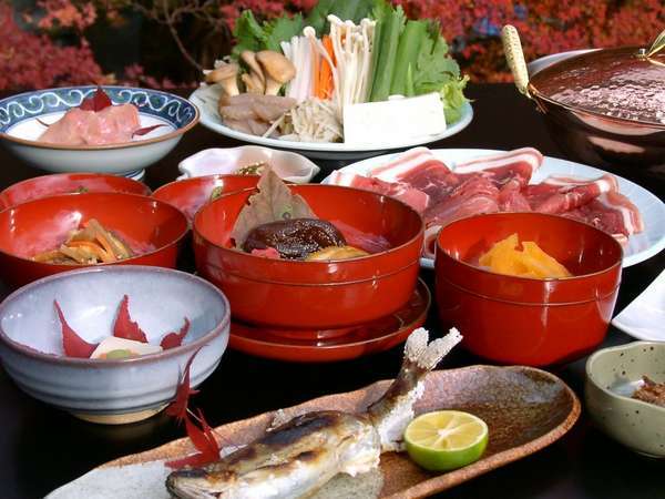 牡丹鍋会席：天川の自然で育った天然猪肉を自家製の3年物の味噌のコラボは最高。