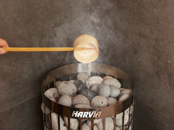 サウナ：超高熱度のharvia製サウナストーブを採用しております。