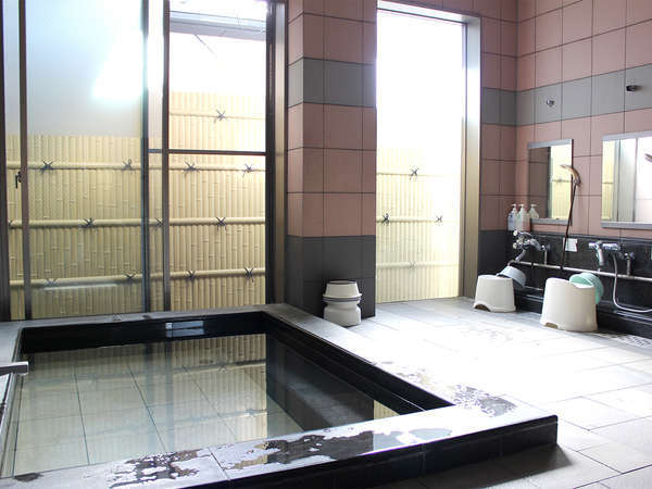 ・【大浴場】浴場にはシャンプー、ボディーソープが備え付けられています
