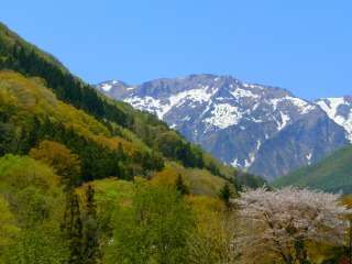 ペンションからは谷川岳を一望