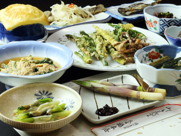 山の幸たっぷりの夕食は日替わり♪秋はきのこづくしのお料理を召し上がれ☆