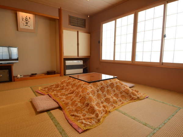 【和室10畳 一例】冬季はこたつでぽっかぽか♪お部屋でゆっくりお寛ぎいただけます