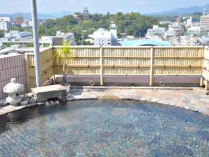【男性用露天風呂】　　本館１４階屋上からは、高知城や市内を一望することが出来ます。