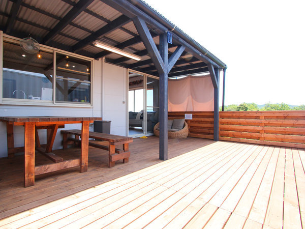 ＵＫＩＵＫＩ　ＳＥＡ　ＲＥＳＯＲＴ（ウキウキシーリゾート）のプラン「＼お肉のセット付手ぶらでBBQ／広々ウッドデッキ×プライベート空間、まるで別荘気分＜夕食食材付＞」