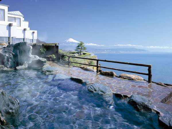 【駿河湾と富士山一望の露天風呂】