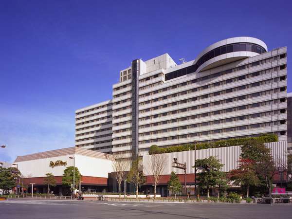 博多駅と天神の中間に位置する、全372室の都市型ホテル。