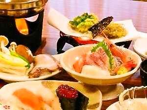 【夕食一例：夏】お寿司、天ぷら、お造り、たこしゃぶ等利尻家庭料理です。内容が変わる場合があります