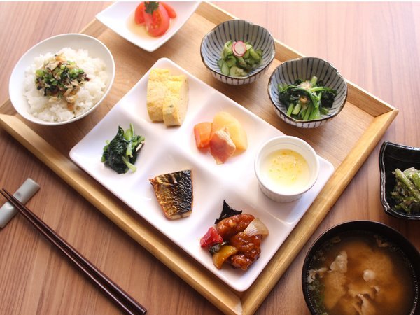 和食をメインとした朝食バイキング